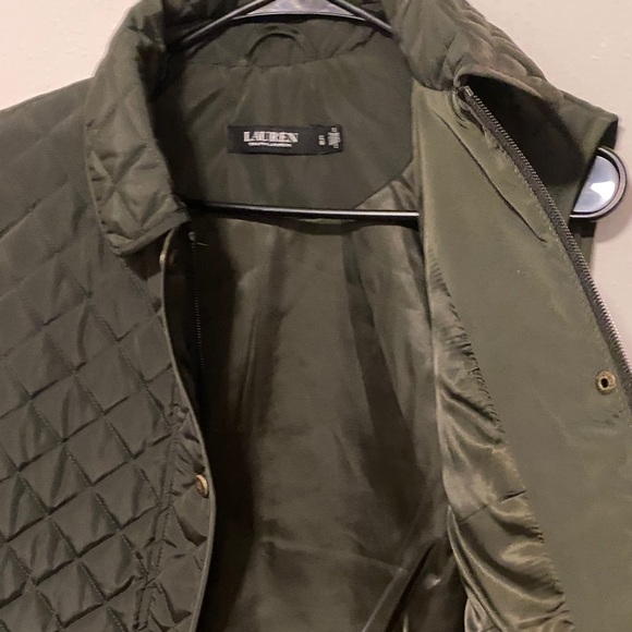 Lauren Ralph Lauren Women's quilted logo vest in dark green - Picture 7 of 11